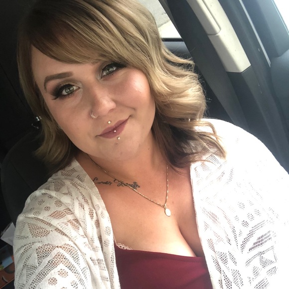 Meet your Posher, Cassandra - Picture 1 of 1